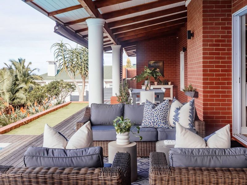 Coastal Architectural Elegance With Endless Ocean Views. - Photo 3