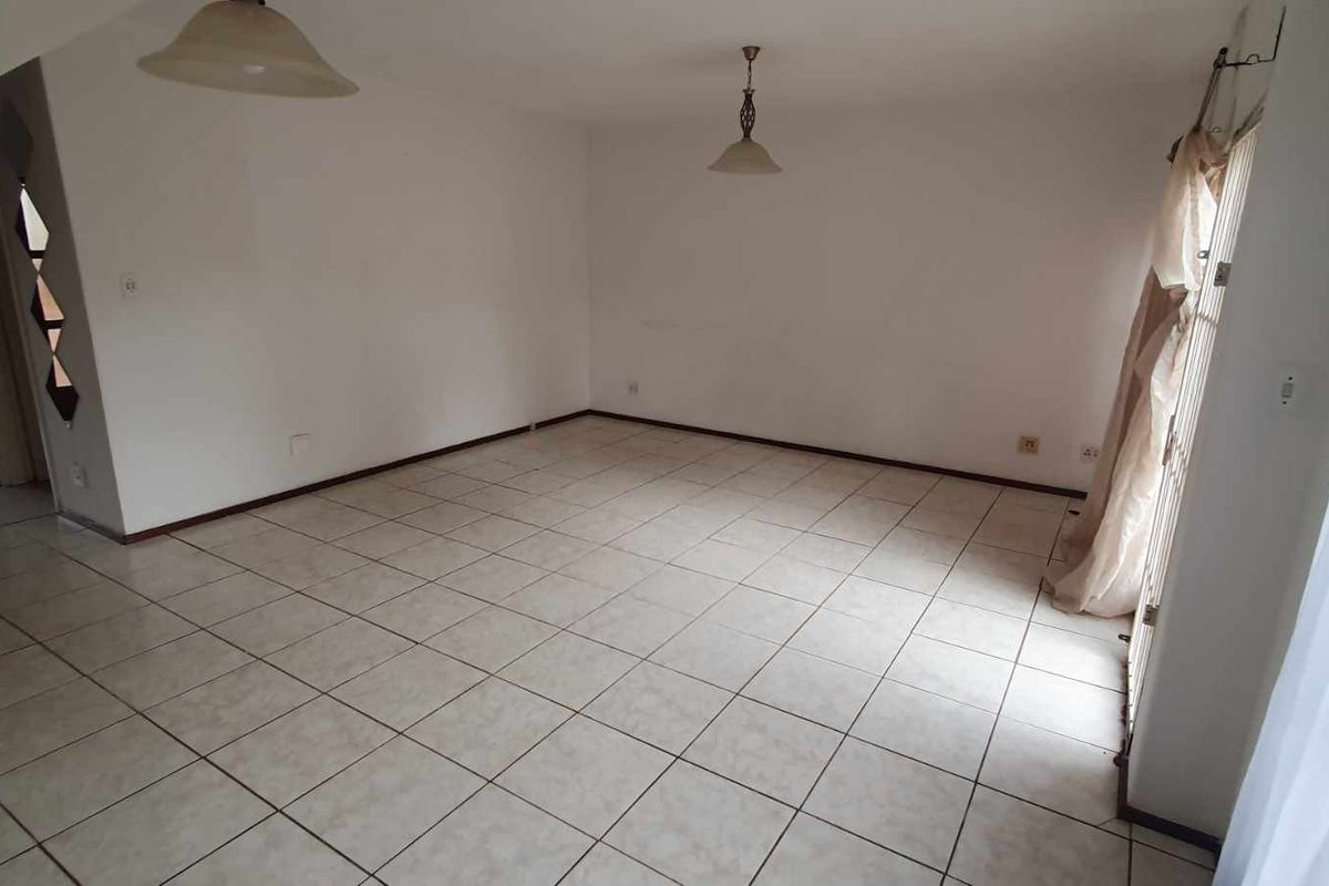 Cosy 3 bedroom, 1.5 bathroom unit for sale in Fleurhof Roodepoort - Photo 5