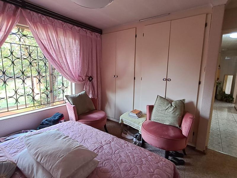 Charming and well maintained family home nestled in a peaceful neighborhood in Clarina - Photo 9