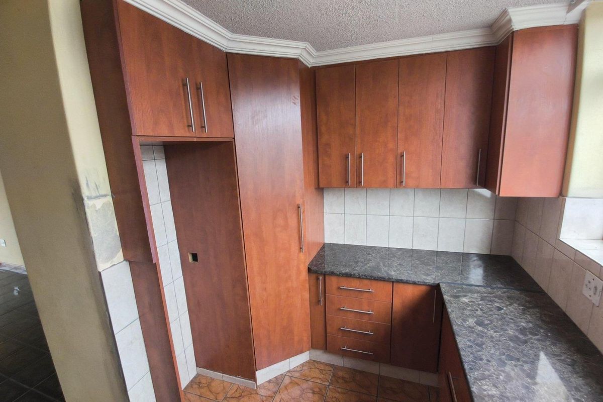 Spacious 2 Bedroom Apartment  in Sunnyside - Photo 5