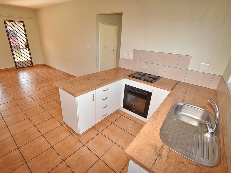 Ground Floor Townhouse - Photo 5