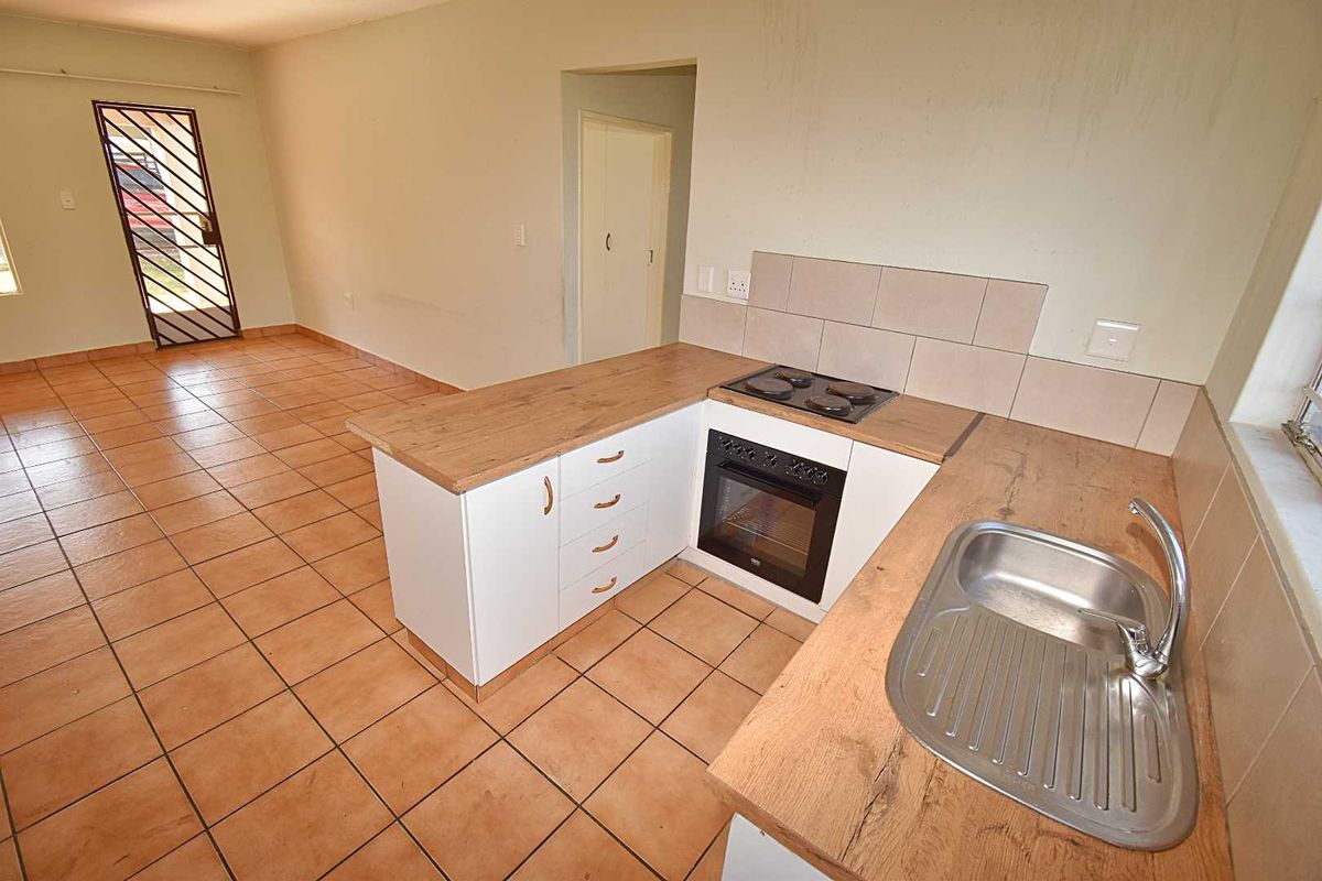 Ground Floor Townhouse - Photo 5