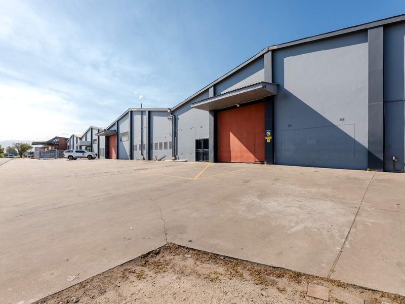 CALLING ALL INVESTORS – LARGE COMMERCIAL BUILDING FOR SALE IN GEORGE INDUSTRIA - Photo 3