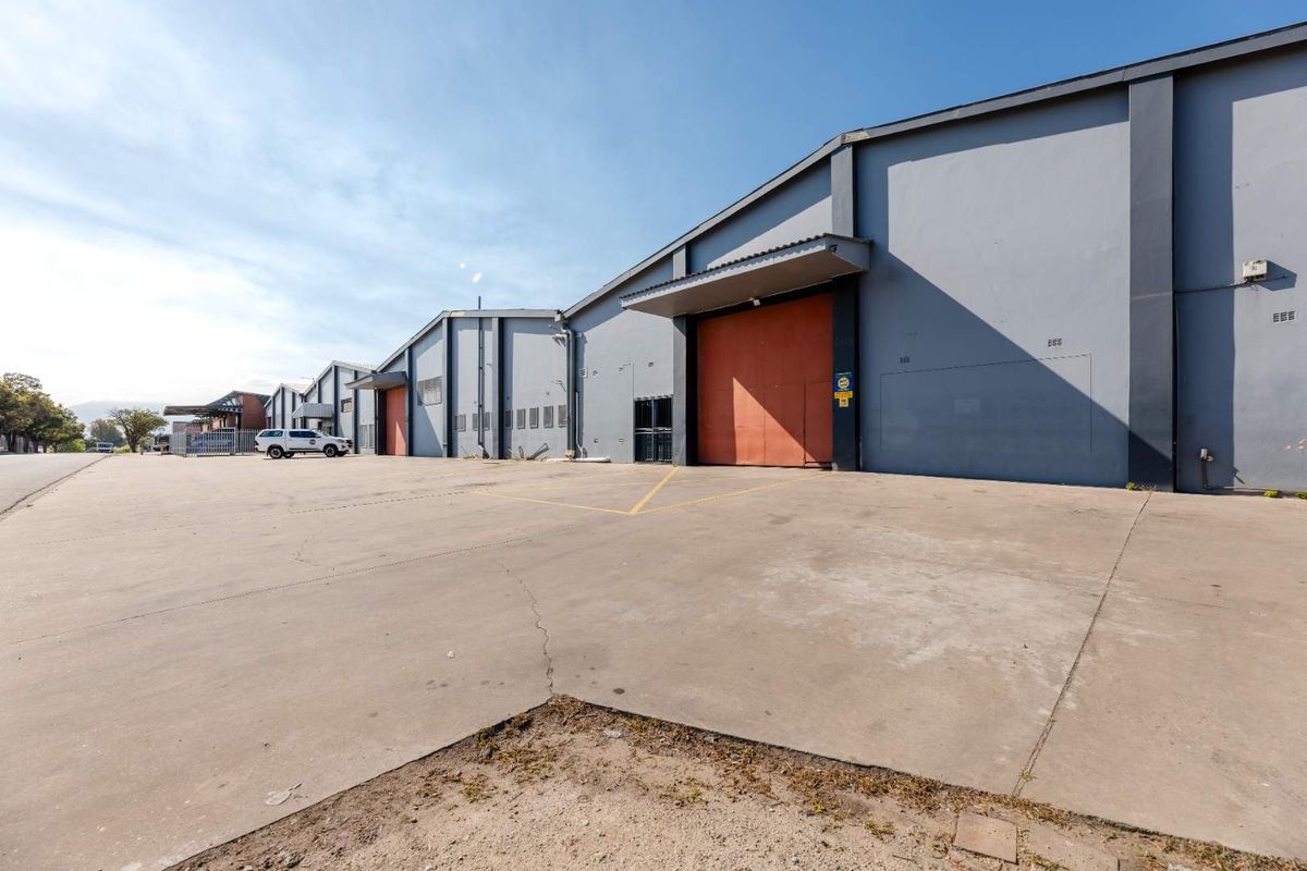 CALLING ALL INVESTORS – LARGE COMMERCIAL BUILDING FOR SALE IN GEORGE INDUSTRIA - Photo 3