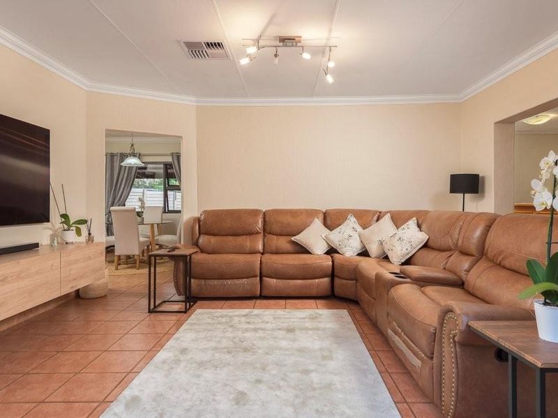 DESIGNED FOR MODERN FAMILIES, BUILT FOR LASTING MEMORIES - GLENVISTA - Photo 8