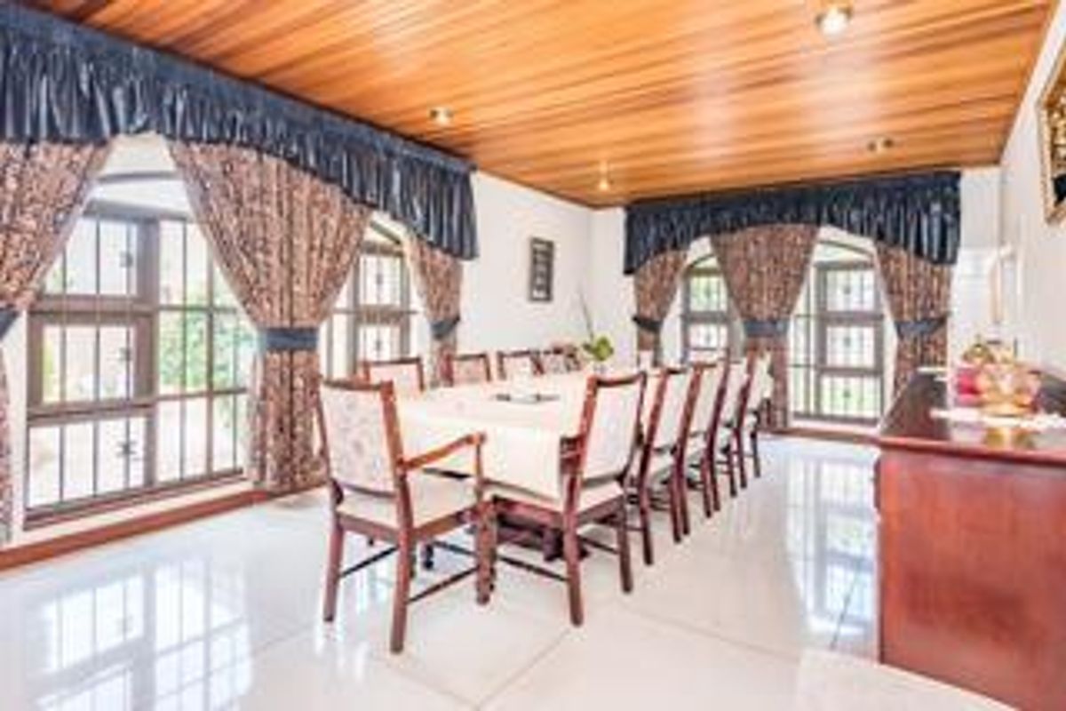 Breathtaking Double-Storey Located in Marlboro. - Photo 5