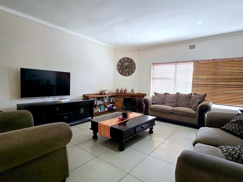 Spacious Family Living Meets Modern Off-Grid Convenience in Meyerspark - Photo 9