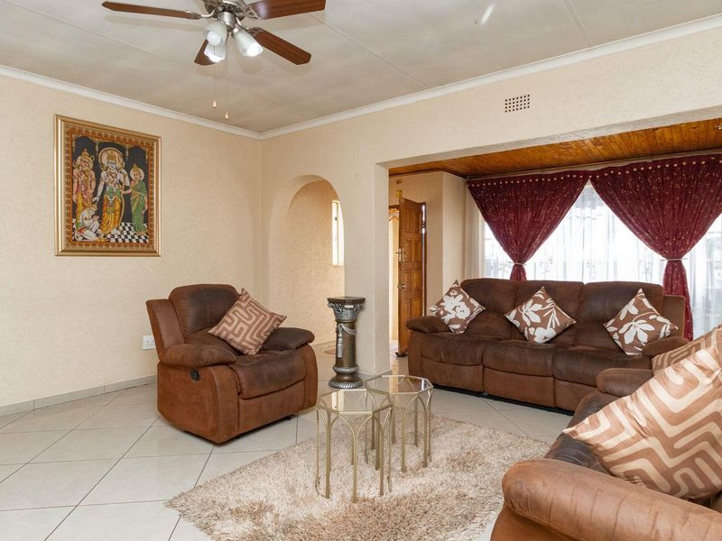 3 Bedroom Family home for sale in Mackenzie Park - Photo 5