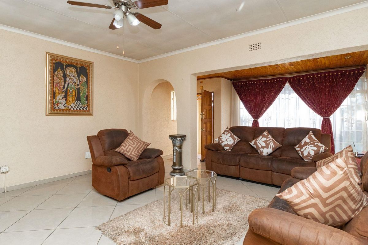 3 Bedroom Family home for sale in Mackenzie Park - Photo 5