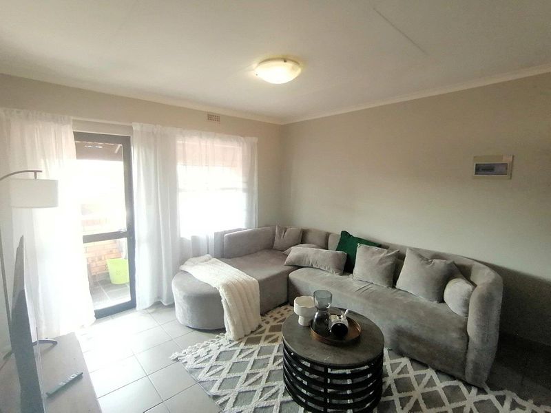 Modern 2-Bedroom Apartment in a Secure Estate - Photo 4