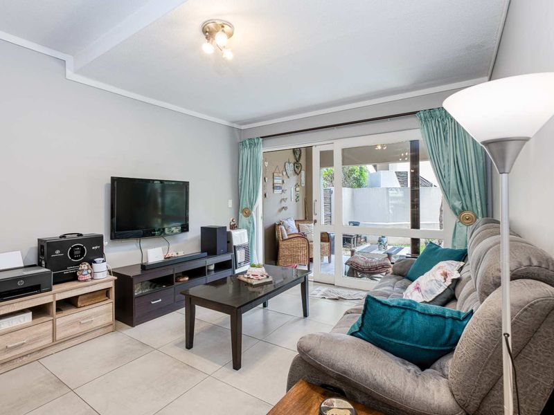 Charming Ground Floor Living with Private Garden in Sibiti Private Estate - Photo 7