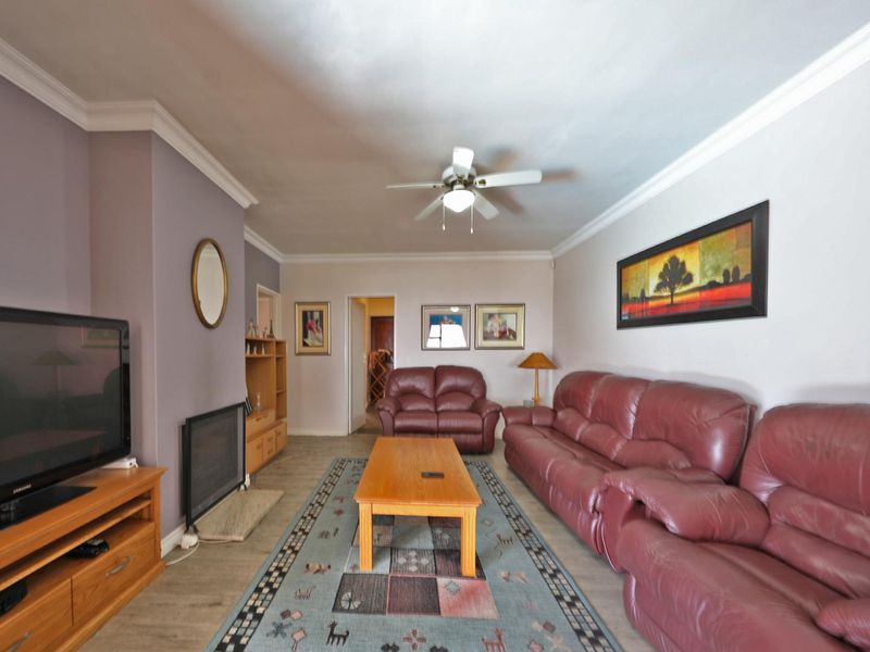 4 Bedroom family home for sale in Plattekloof. - Photo 7