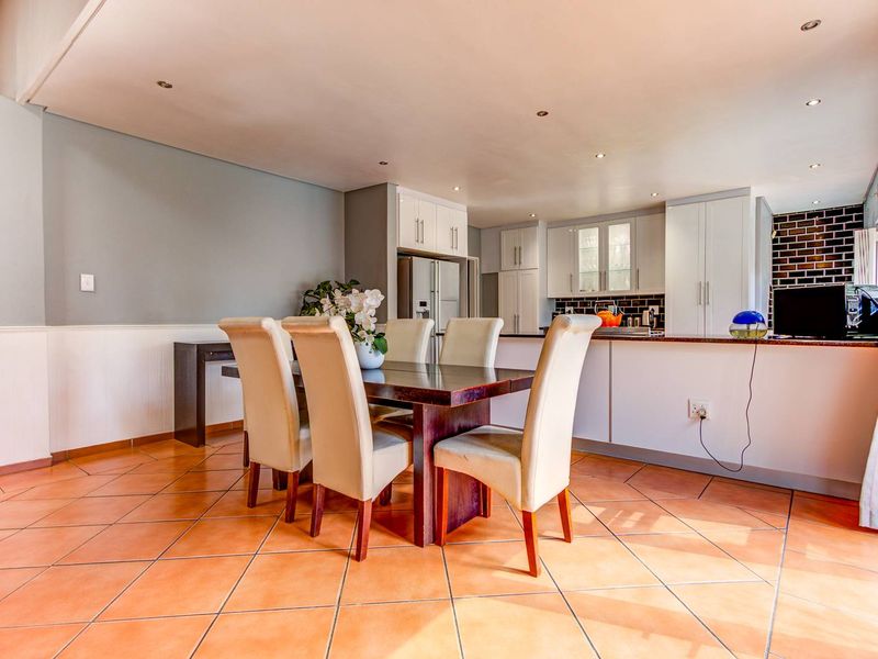 Hidden gem in a perfect location - Photo 9