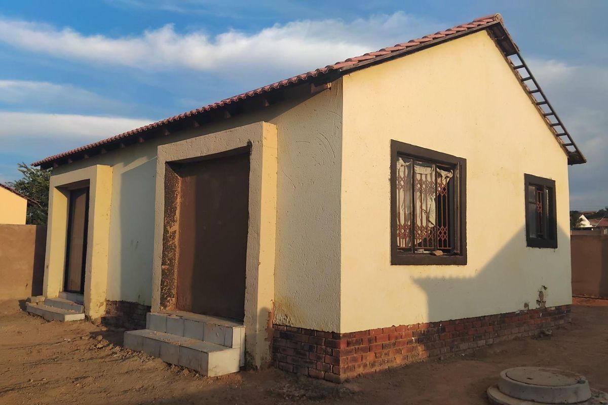 2 Bedroom House For Sale in Mabopane Unit S - Photo 2