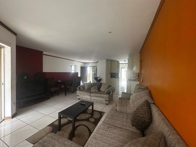 Whispers of Nature: Elegant Duet Living in Baysvalley - Photo 4