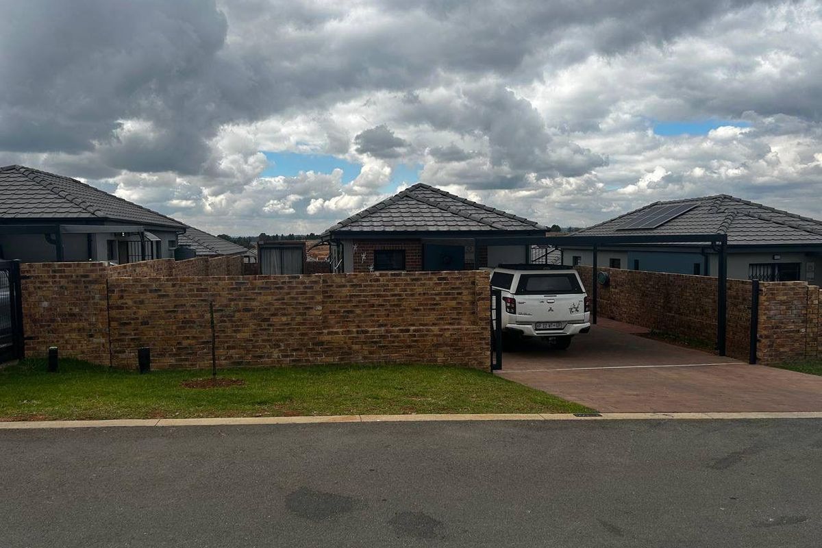 Modern family Living in Lion Pride Estate, Randburg🏠 - Photo 3