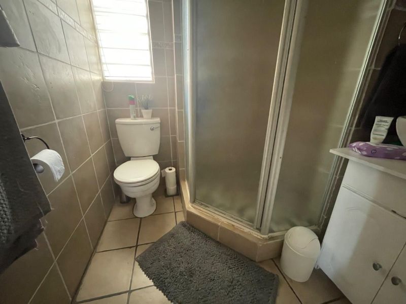 1 Bedroom Freestanding House - Including water, sewerage & refuse - Photo 5