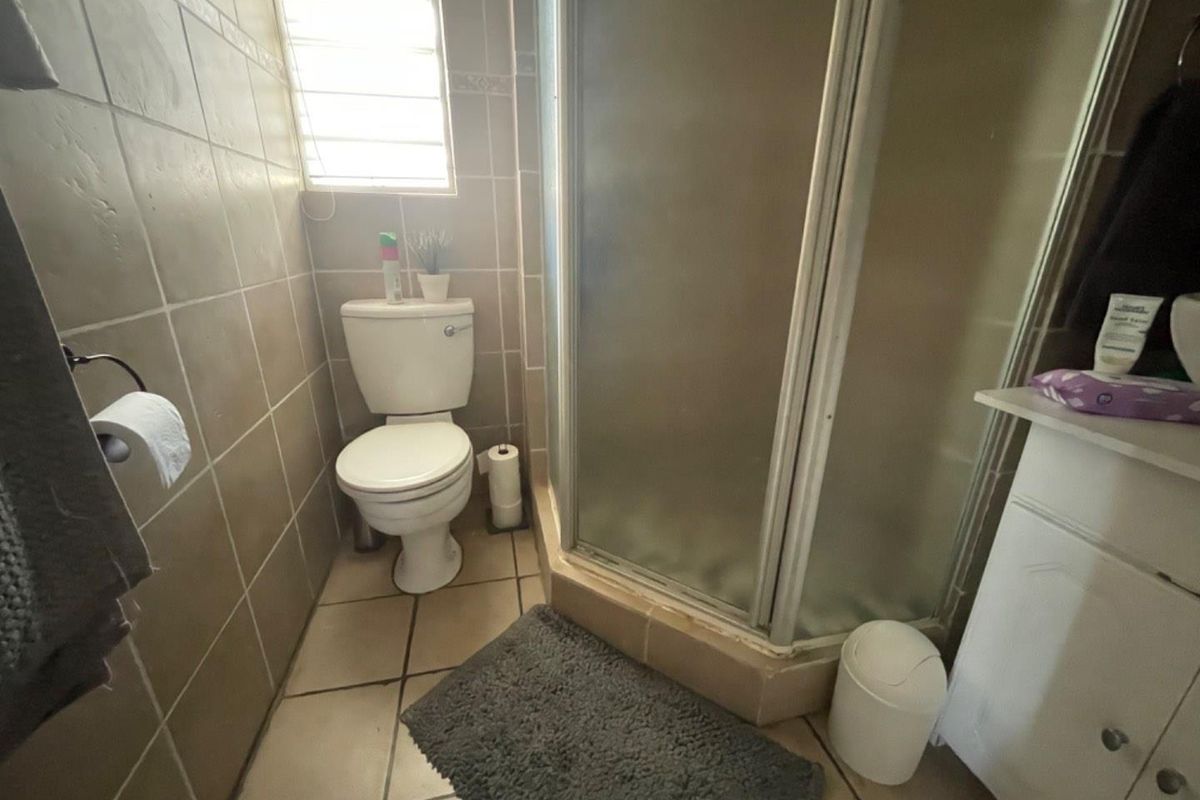 1 Bedroom Freestanding House - Including water, sewerage & refuse - Photo 5