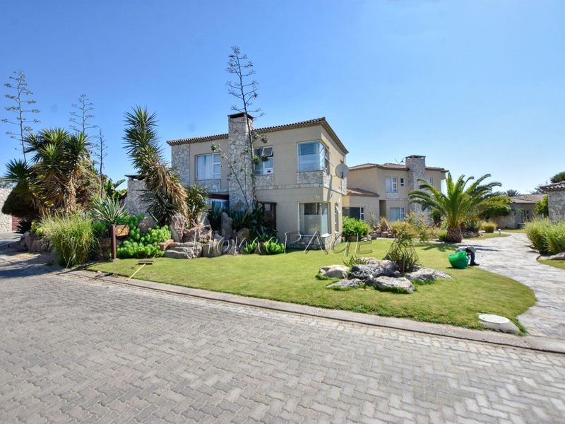 Rossmund, Swakopmund:  Spacious, UPMARKET 3 Bedr Townhouse is for Sale - Photo 3