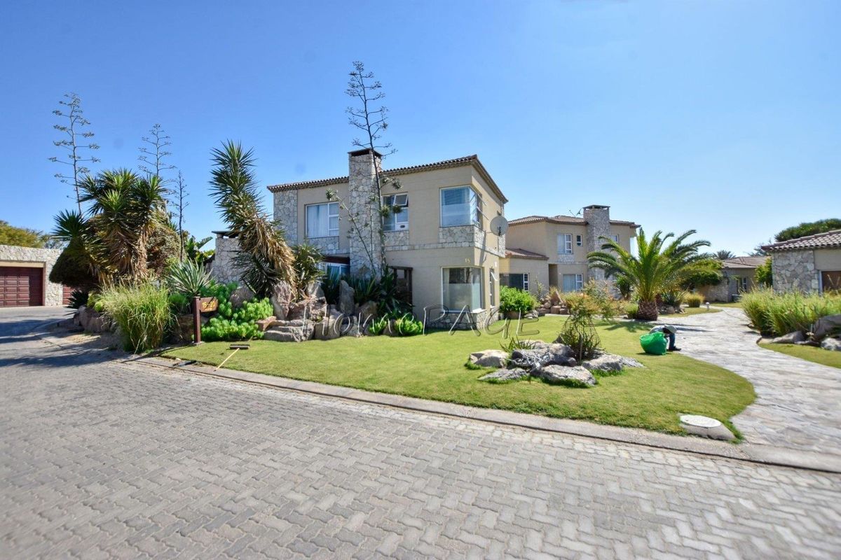 Rossmund, Swakopmund:  Spacious, UPMARKET 3 Bedr Townhouse is for Sale - Photo 3