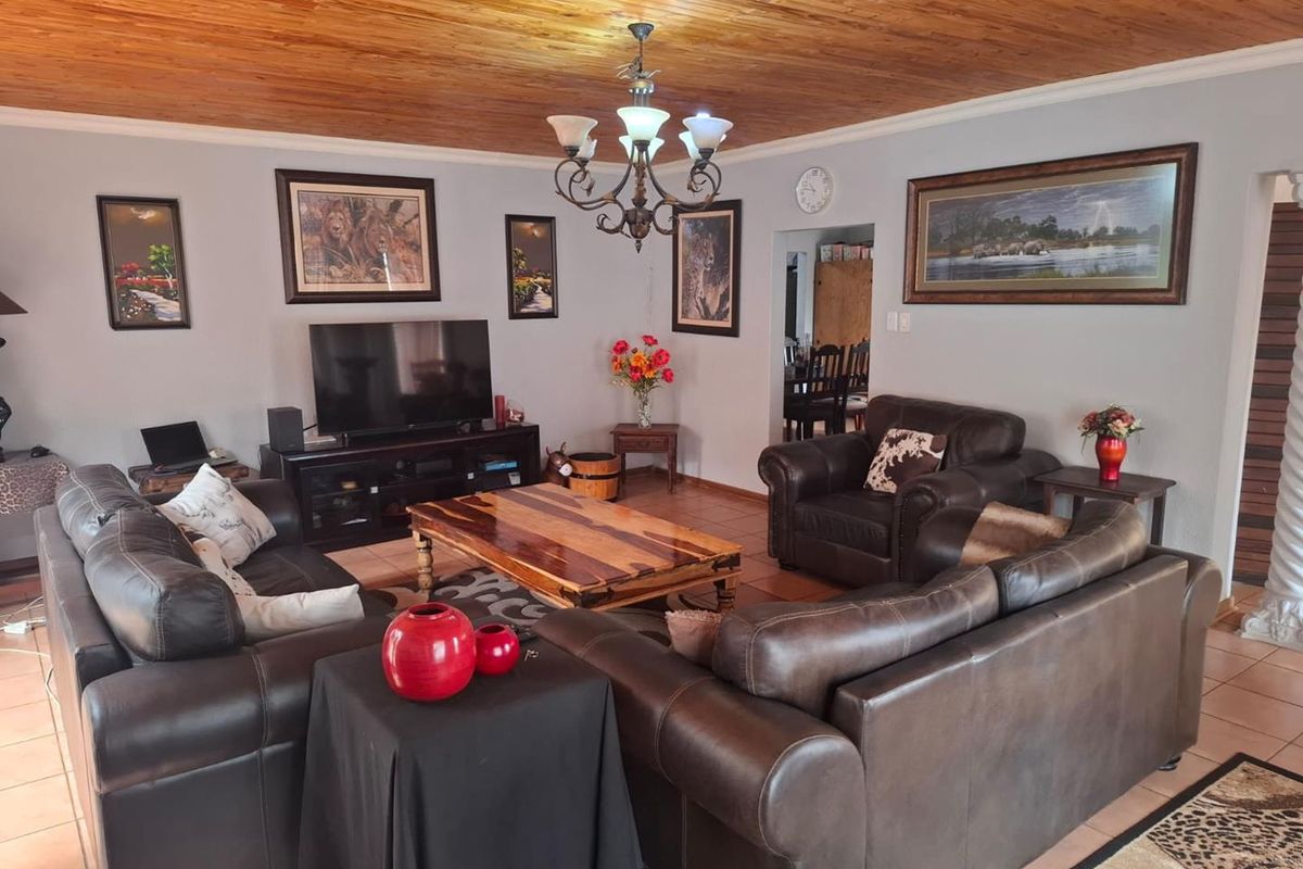 Comfortable Family Living with Great Entertainment Space - Photo 5