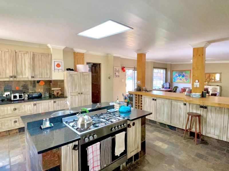 ***7ha Bushveld Property with Equestrian Facilities, Storerooms & Borehole – Kameeldrift West*** - Photo 6