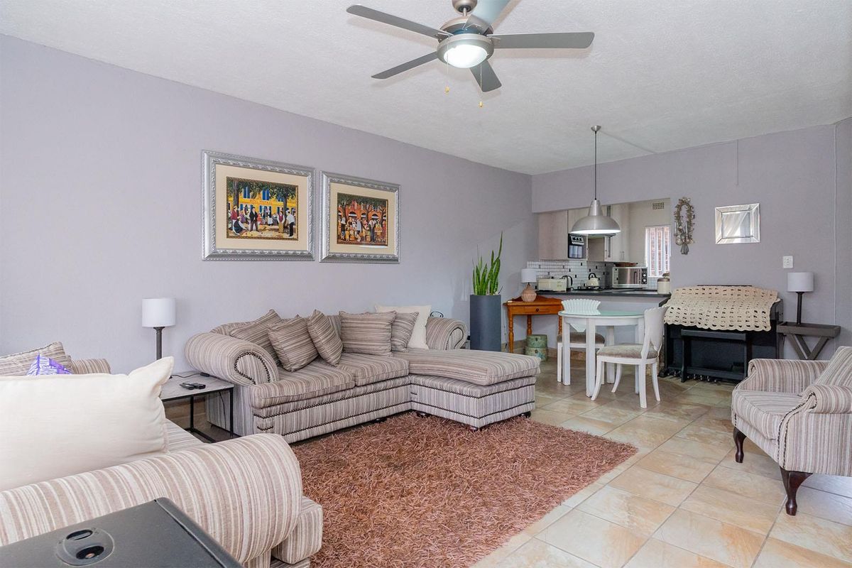 Perfect Lock-Up-and-Go 2-Bedroom Duplex in Norkem Park - Photo 5