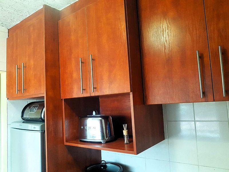 Prime Location - Photo 3