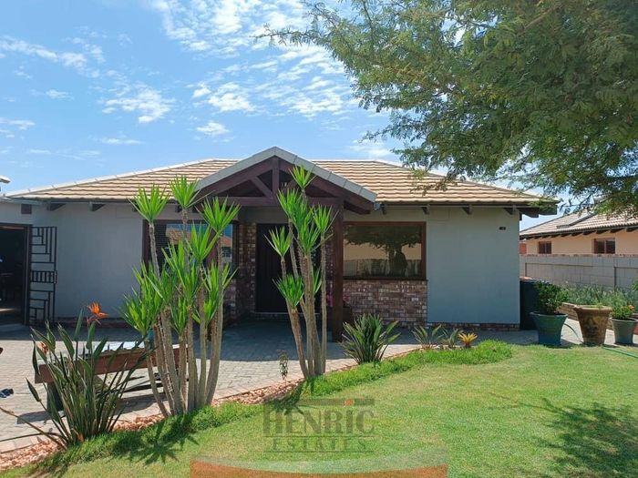 Property #2464697, House For Sale in Swakopmund Ext 15