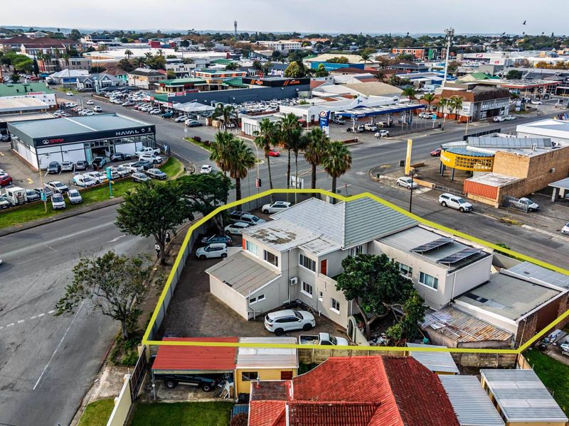 Corner commercial property perfectly located on Devereaux Avenue - Photo 2
