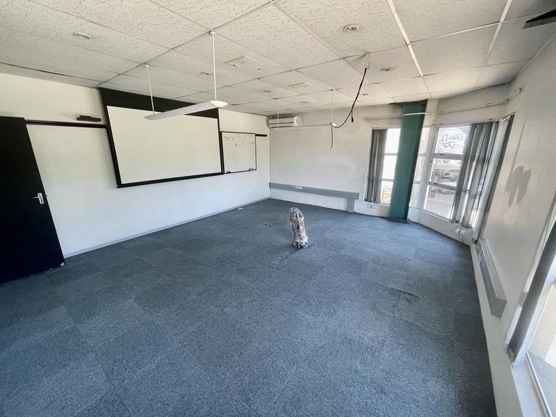 Hendra - Functional 256 sqm Industrial Unit To Let | Secure Rinaldo Park - Photo 6