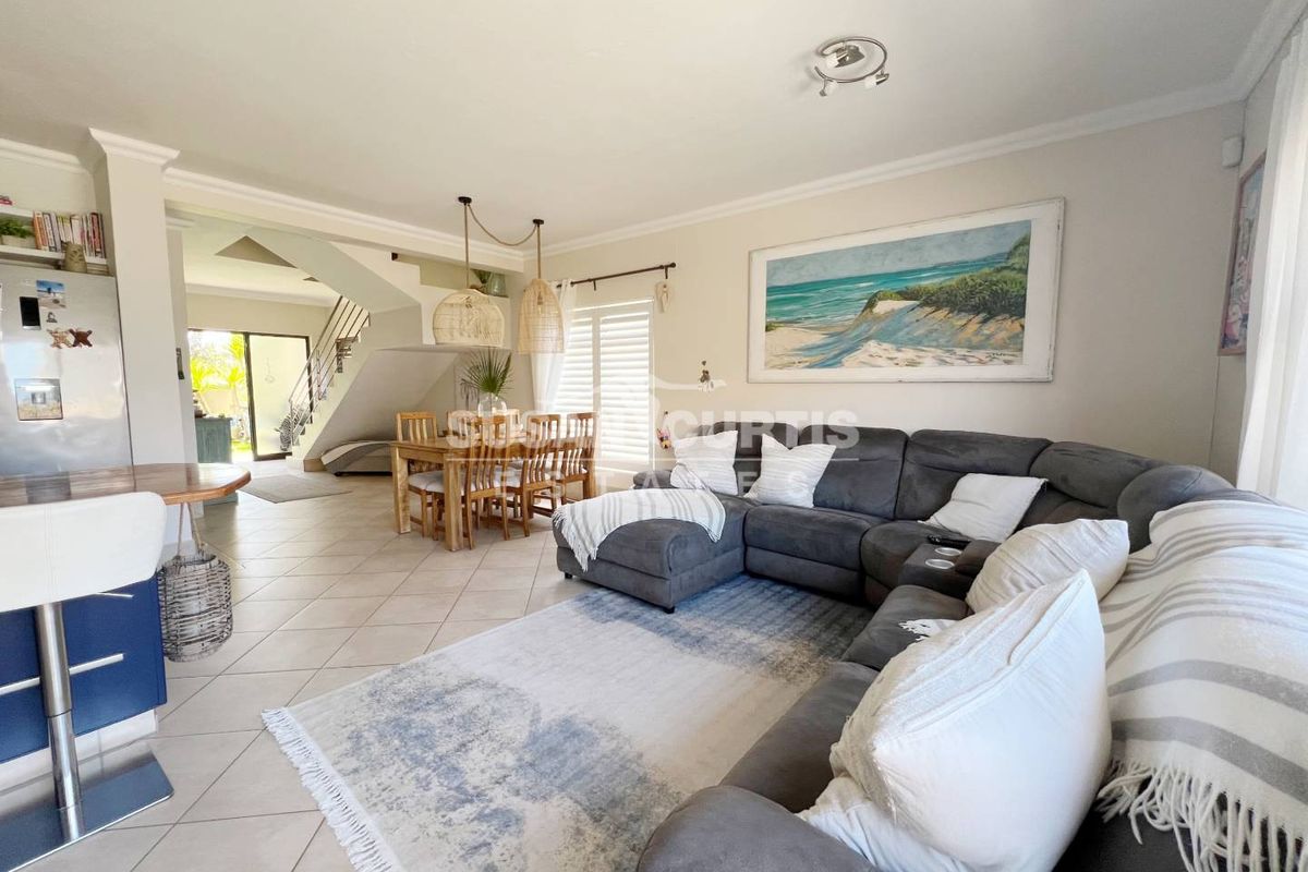 Renovated Family Home with Indoor BBQ & Entertainer’s Deck - Photo 4