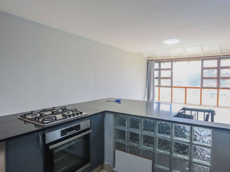 Stylish Renovated Triplex | 3 Beds, 3 Baths | Space, Privacy & Modern Living! - Photo 9