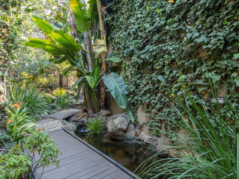 Stunning 5-Bedroom Home in Glenvista - Photo 2