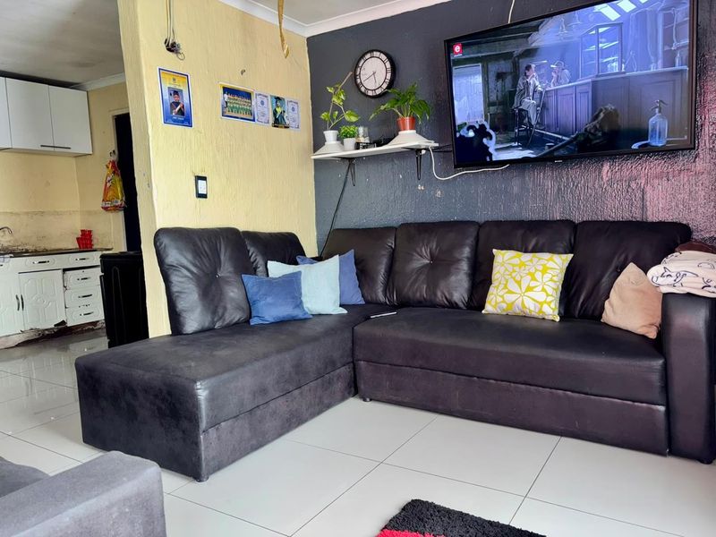 Three bedroom family home for sale in Tafelsig - Photo 2