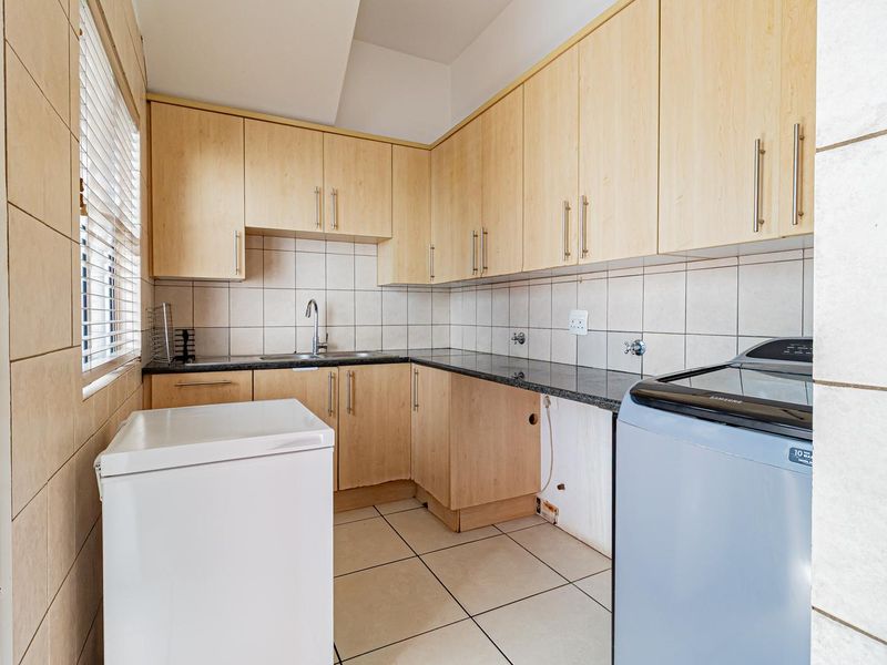 Modern Luxury Meets Secure Estate Living in the Heart of Ferndale - Photo 3