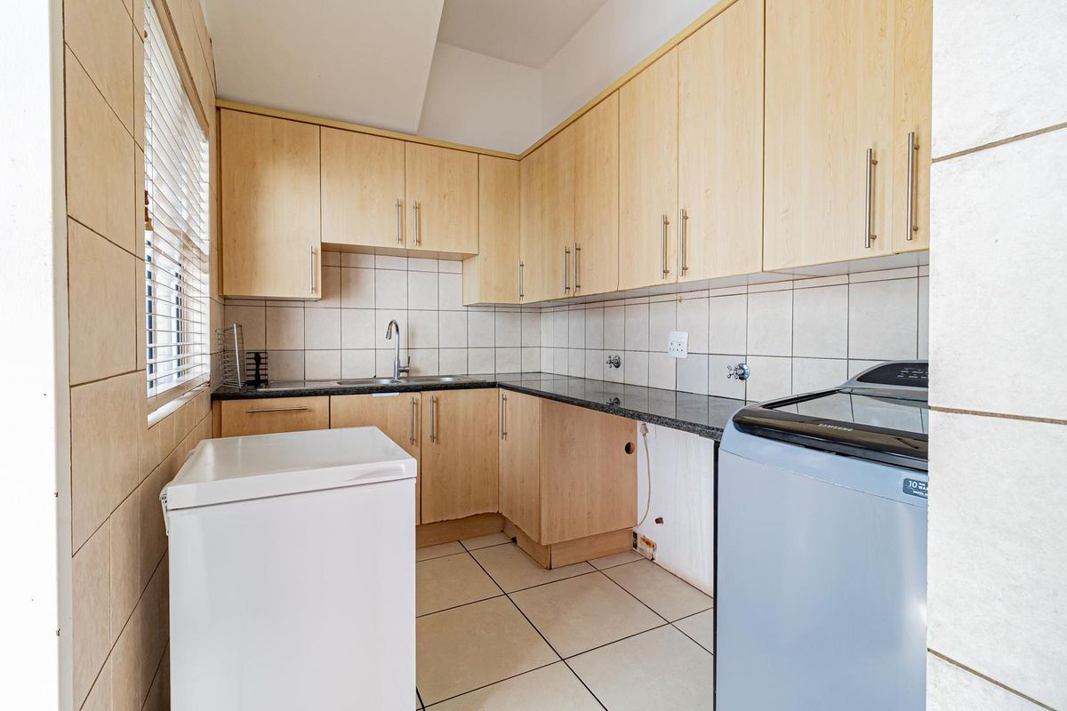 Modern Luxury Meets Secure Estate Living in the Heart of Ferndale - Photo 3