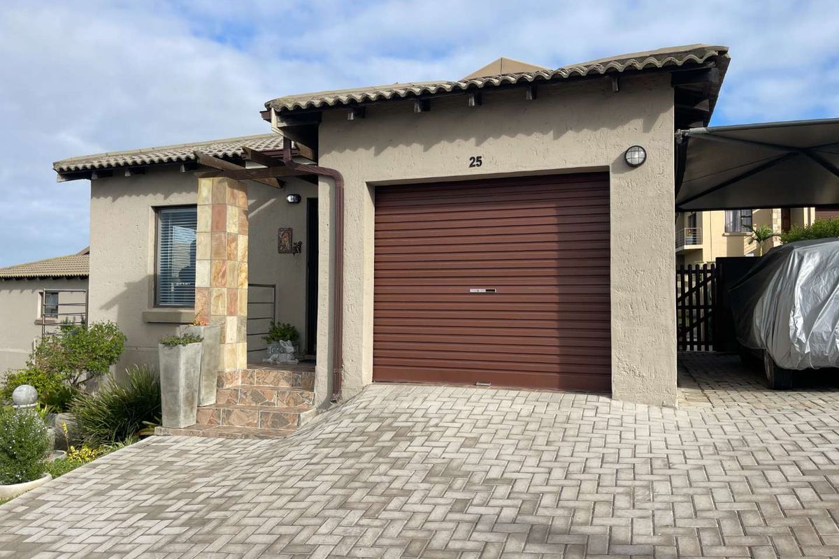 Single Level 3 Bedroom Townhouse with Sea Views in Secure Estate, Seemeeu Park - Photo 5