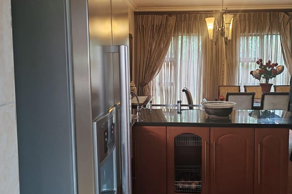 Midrand's Finest: Modern Comfort in a Serene Setting - Photo 4