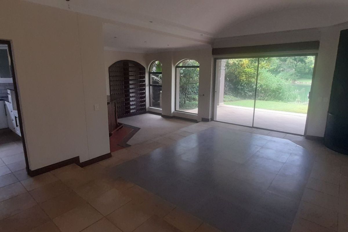 Stunning Lakeside Retreat with Modern Amenities - Photo 5