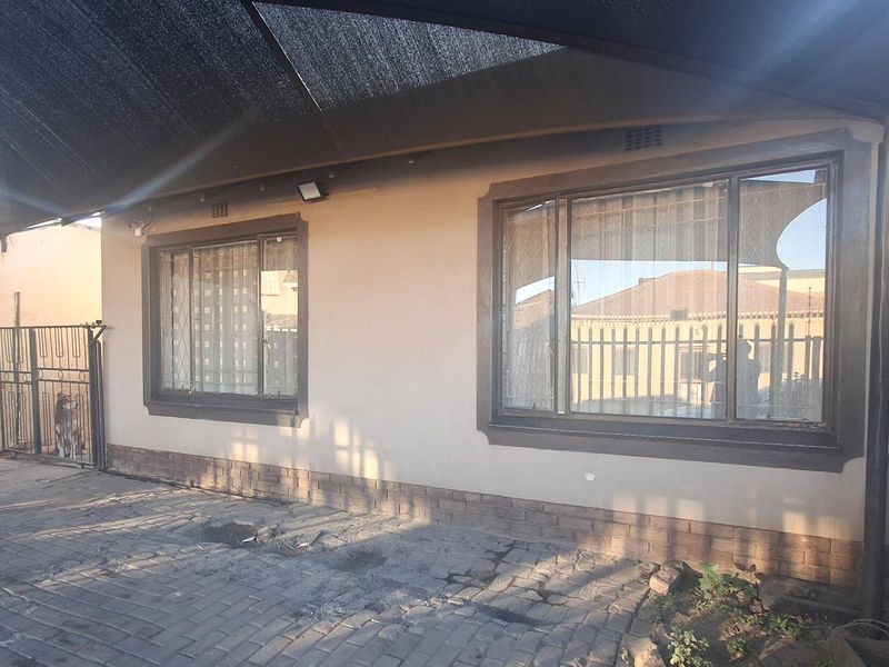 Immaculate 3 bedroom home - Photo 5