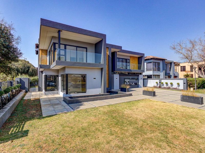 EXQUISITE DOUBLE STOREY HOME - Photo 2
