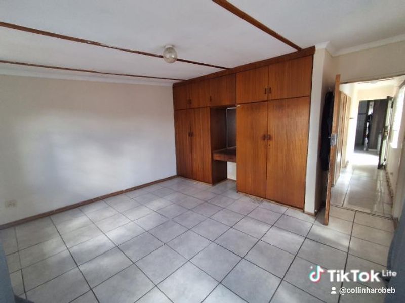 FOR SALE Spacious 4 Bedroom Home in Katutura. - Photo 9