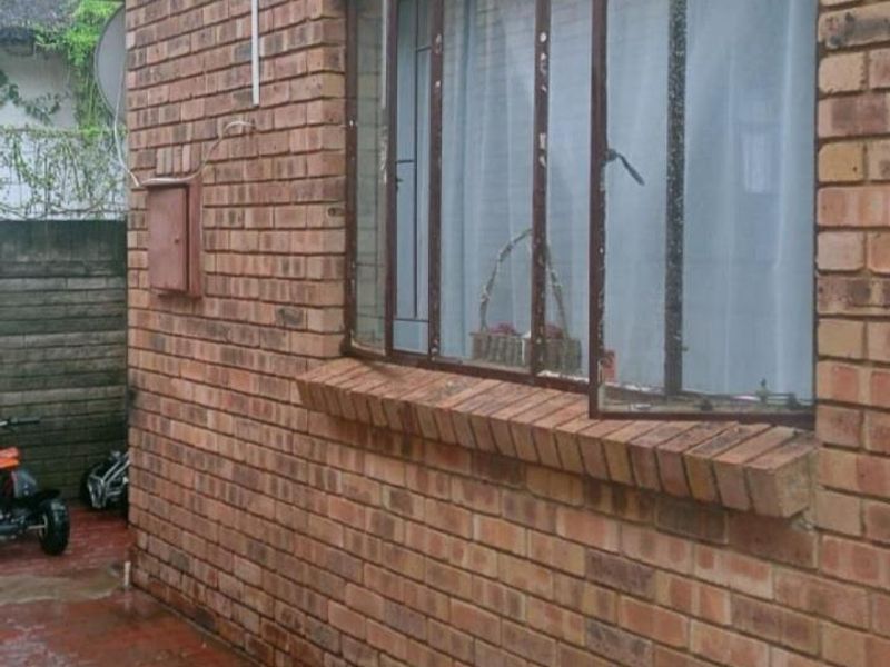 Enormous property for sale. - Photo 3