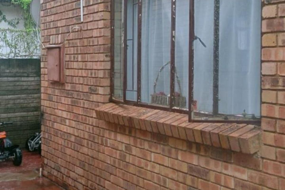 Enormous property for sale. - Photo 3