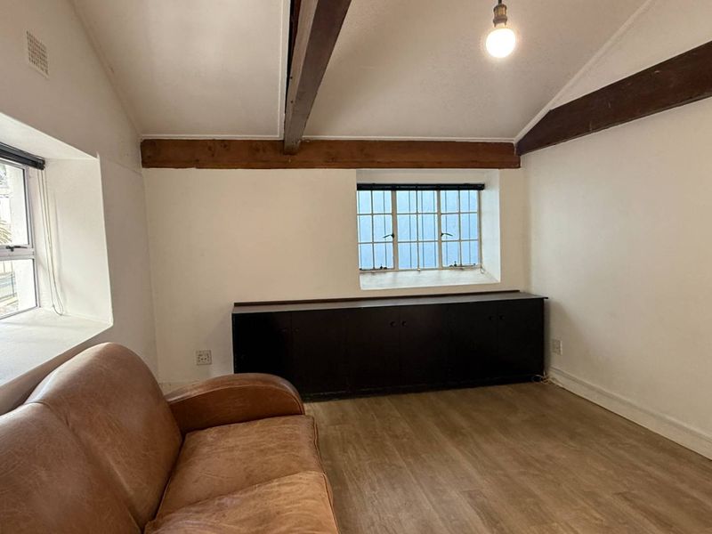 102m2 office to let in prime location - Photo 4