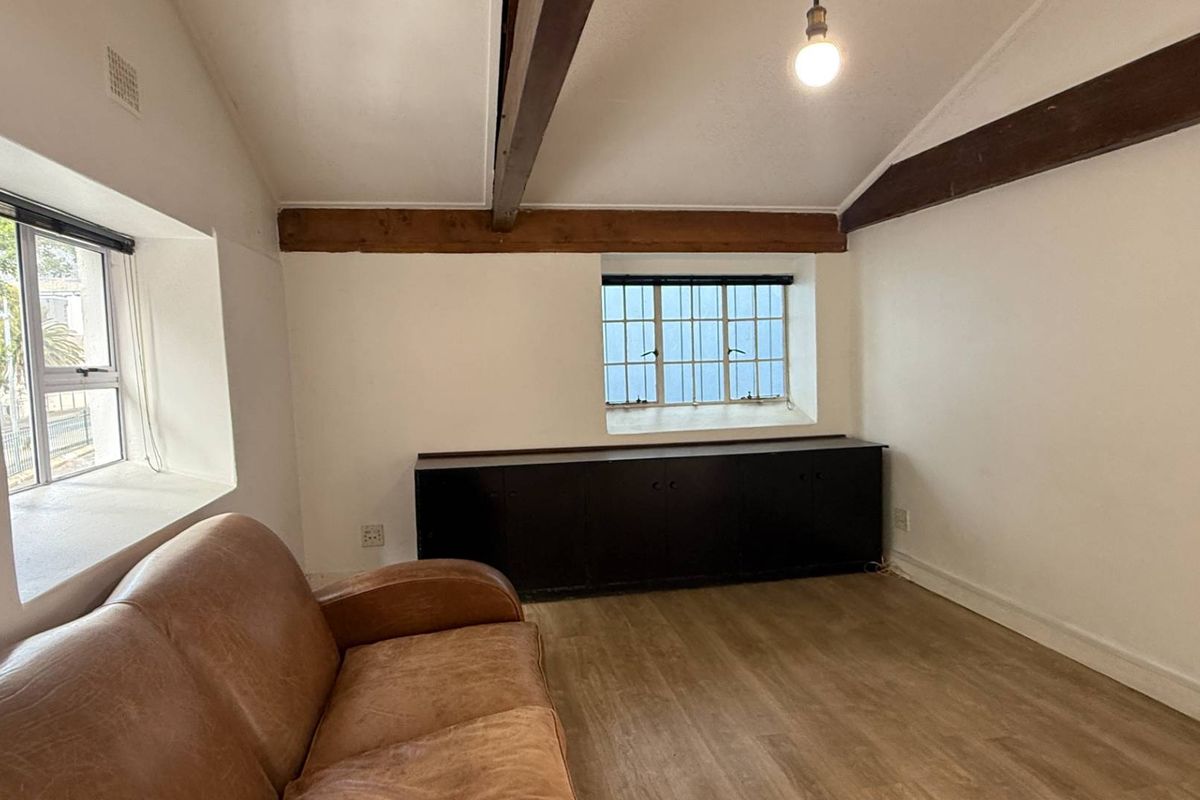 102m2 office to let in prime location - Photo 4