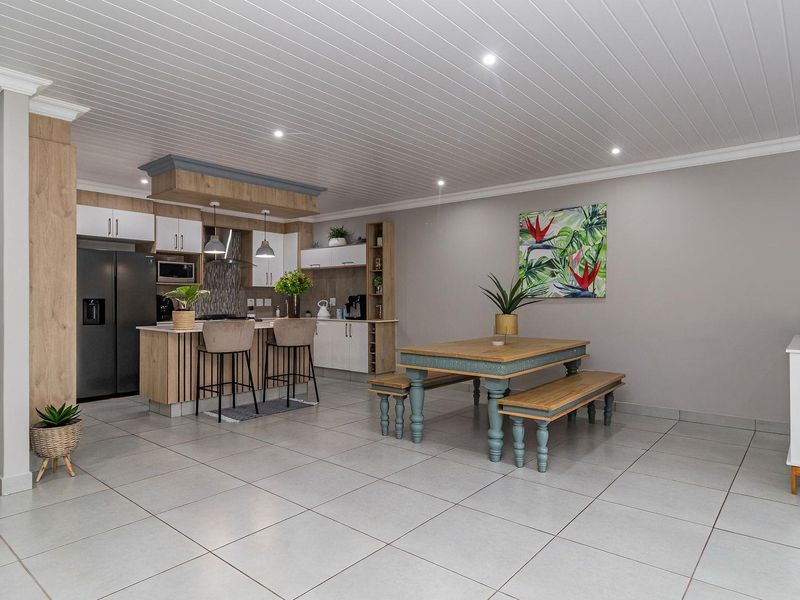 Modern and neat as a pin family home in Island View - Photo 9
