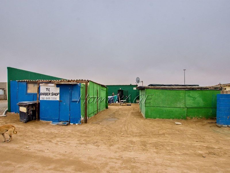 Kuisebmond, Walvis Bay: Home with 2 apartments for sale - Photo 2