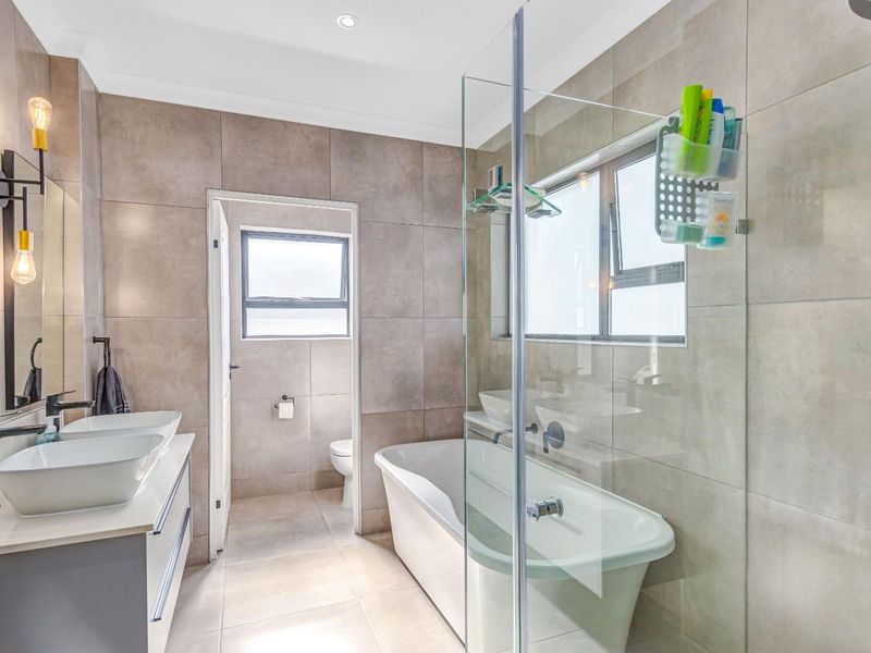 Your Dream Home Awaits in Bryanston - Photo 10